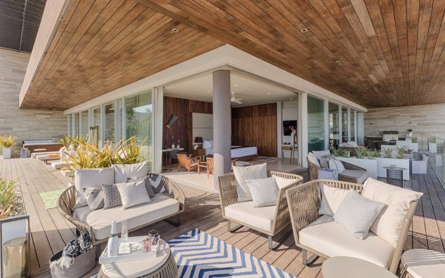 Solaz, a Luxury Collection Resort（メキシコ）の大開口窓